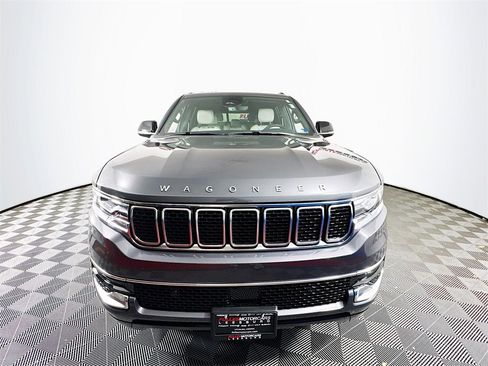 Used 2025 Jeep Wagoneer 4WD w/ Premium Group I image 2