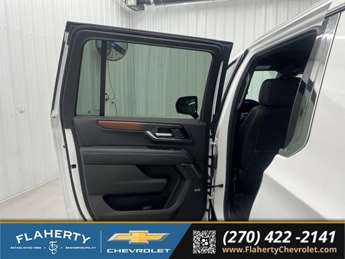 Used 2025 GMC Yukon XL Denali AWD/4WD image 10