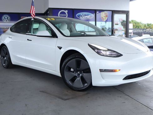 Used 2023 Tesla Model 3 Standard Range RWD image 3