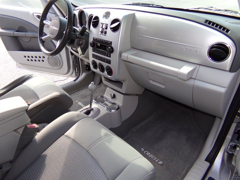 Used 2008 Chrysler PT Cruiser Touring FWD image 26