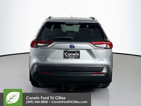 Used 2020 Toyota RAV4 XLE w/ Convenience Package image 14