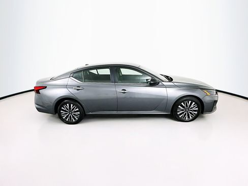 Used 2024 Nissan Altima 2.5 SV FWD image 10