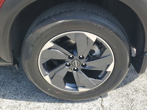 Certified 2024 Nissan Rogue SV FWD image 9