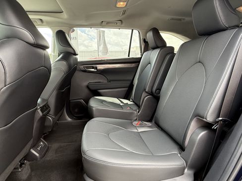 Used 2023 Toyota Highlander Limited w/ Protection Package #3 (TMS) AWD/4WD image 5