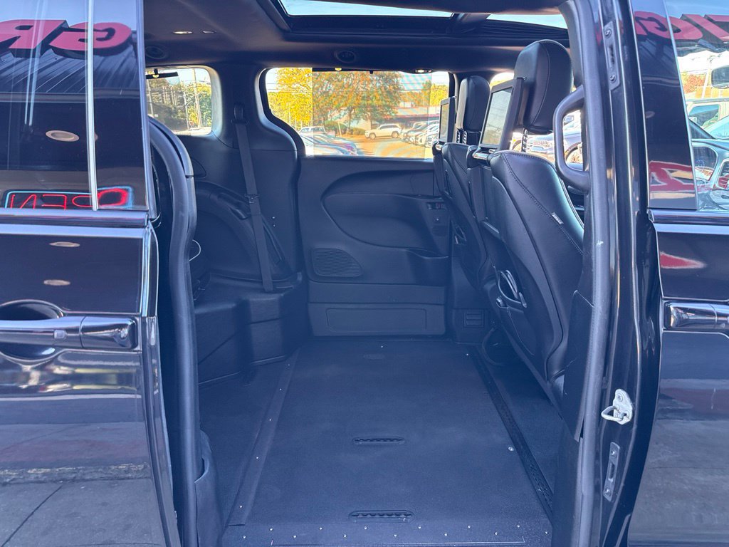 Used 2020 Chrysler Pacifica Limited w/ Advanced Safetytec Group FWD image 16