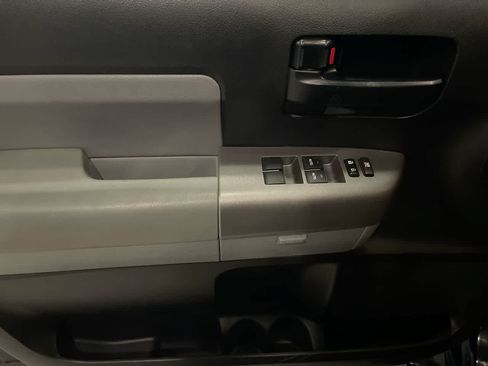 Used 2016 Toyota Sequoia SR5 AWD/4WD image 13