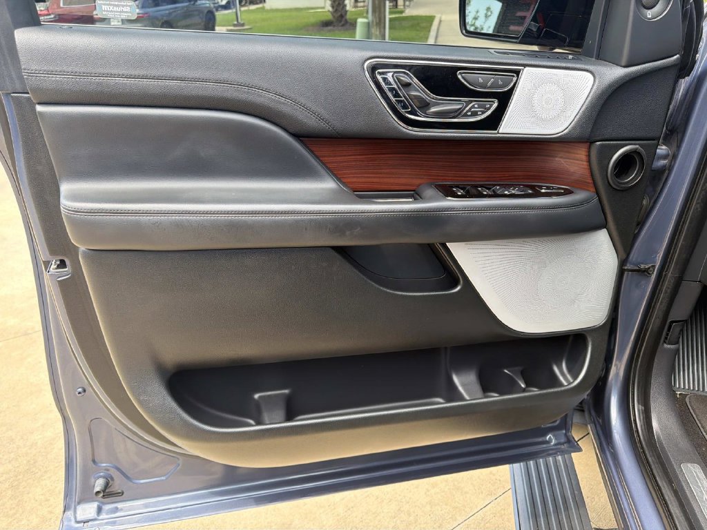 Used 2023 Lincoln Navigator L Reserve AWD/4WD image 20