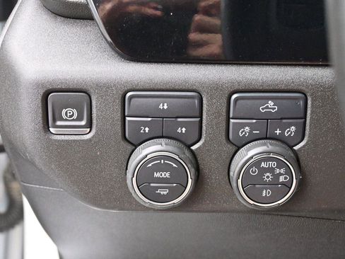 Used 2025 Chevrolet Silverado 2500 LT AWD/4WD image 28