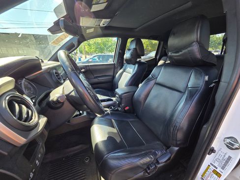 Used 2019 Toyota Tacoma Limited AWD/4WD image 11