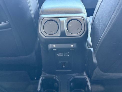 Used 2023 Jeep Gladiator Overland AWD/4WD image 9