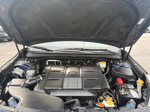 Used 2018 Subaru Outback 3.6R Touring AWD/4WD image 9