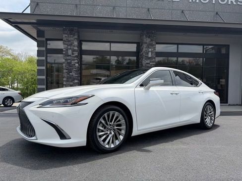 Used 2021 Lexus ES 350 Ultra Luxury w/ Accessory Package 2 FWD image 3