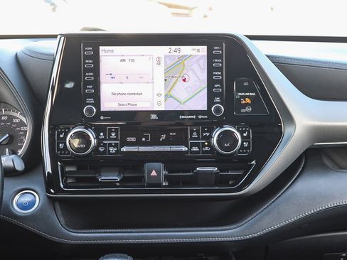 Used 2021 Toyota Highlander Limited image 14