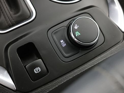 Used 2019 Chevrolet Traverse LT FWD image 25