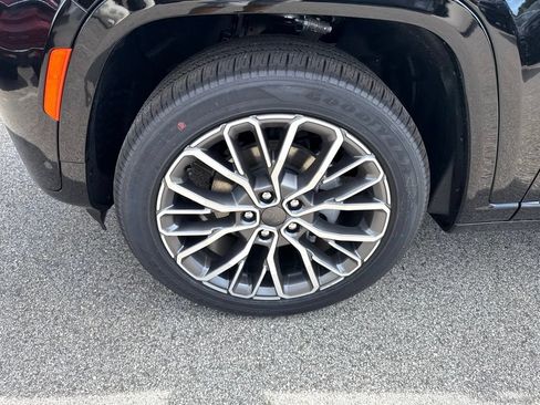 New 2026 Jeep Grand Cherokee Summit AWD/4WD image 9