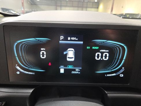Used 2025 Kia Niro LX FWD image 2
