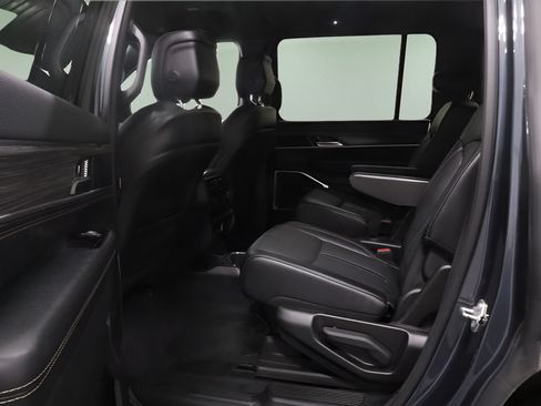 Certified 2024 Jeep Wagoneer Series II AWD/4WD image 10