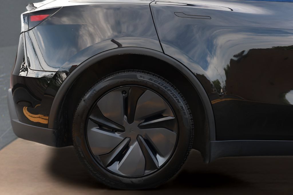 Used 2026 Tesla Model Y Long Range RWD image 13