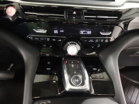 Used 2025 Acura MDX SH-AWD w/ Technology Package image 11
