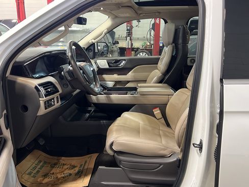 Used 2023 Lincoln Navigator L Reserve w/ Equipment Group 201A image 15