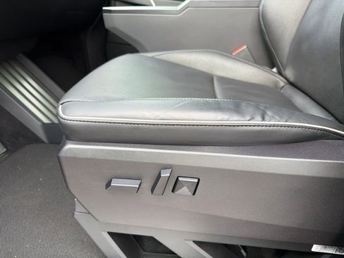 Used 2024 Tesla Cybertruck AWD Crew Cab image 17