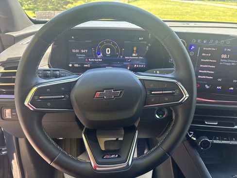 Used 2025 Chevrolet Traverse Z71 AWD/4WD image 19