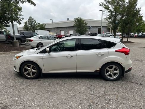 Used 2015 Ford Focus Titanium w/ Titanium Technology Package FWD image 2
