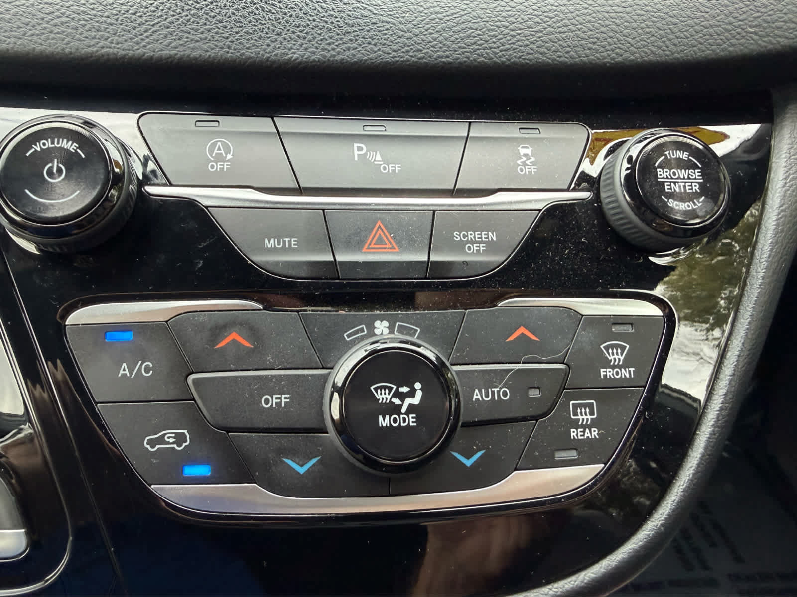 Used 2020 Chrysler Pacifica Touring-L w/ S Appearance Package FWD image 26