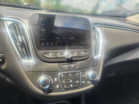 Used 2020 Chevrolet Malibu LT FWD image 44