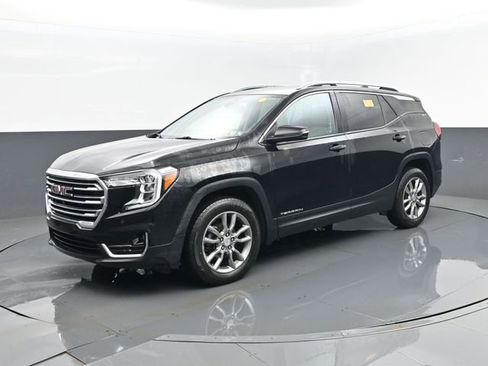 Used 2022 GMC Terrain SLT w/ Infotainment Package II image 2