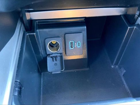 Used 2020 Ford Explorer XLT image 32