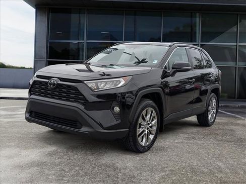 Used 2019 Toyota RAV4 XLE Premium image 5