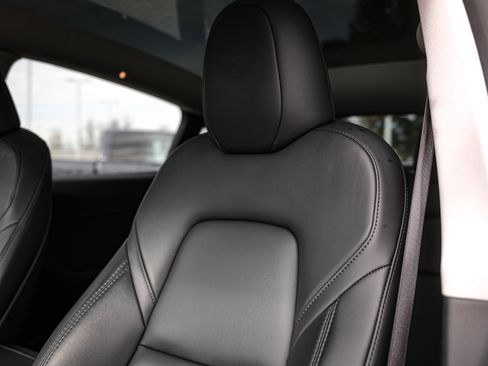 Used 2024 Tesla Model Y Long Range image 17