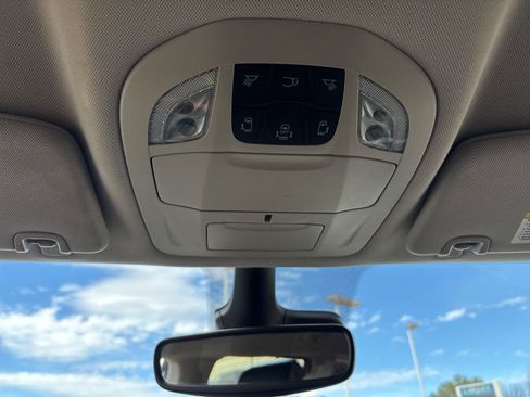 Used 2024 Chrysler Pacifica Touring-L FWD image 35