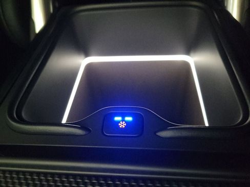 New 2026 Land Rover Range Rover SV AWD/4WD image 38