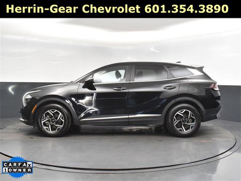 Used 2023 Kia Sportage LX image 4