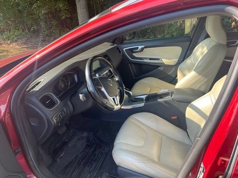 Used 2017 Volvo V60 T5 Premier FWD image 8