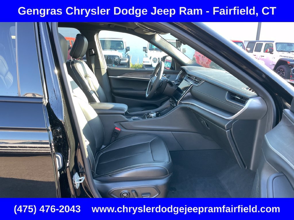 Used 2025 Jeep Grand Cherokee Limited AWD/4WD image 19