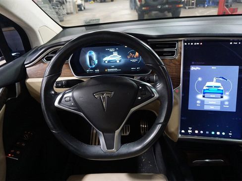 Used 2017 Tesla Model X 75D image 3