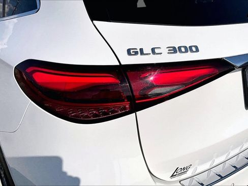 Used 2024 Mercedes-Benz GLC 300 4MATIC image 30