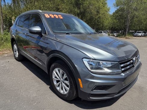 Used 2018 Volkswagen Tiguan SE FWD image 2