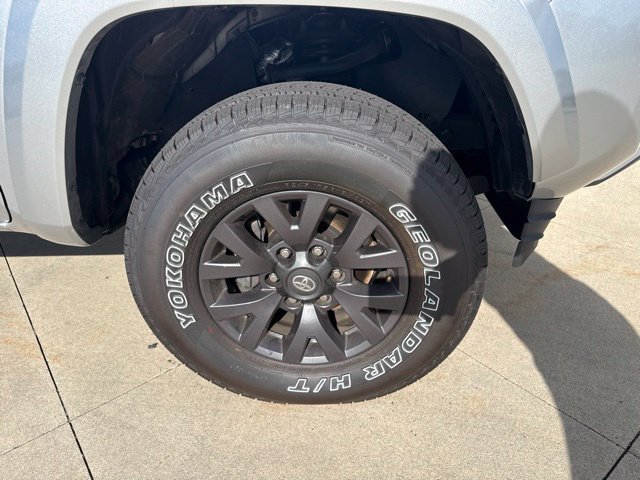 Used 2023 Toyota Tacoma SR5 AWD/4WD image 15