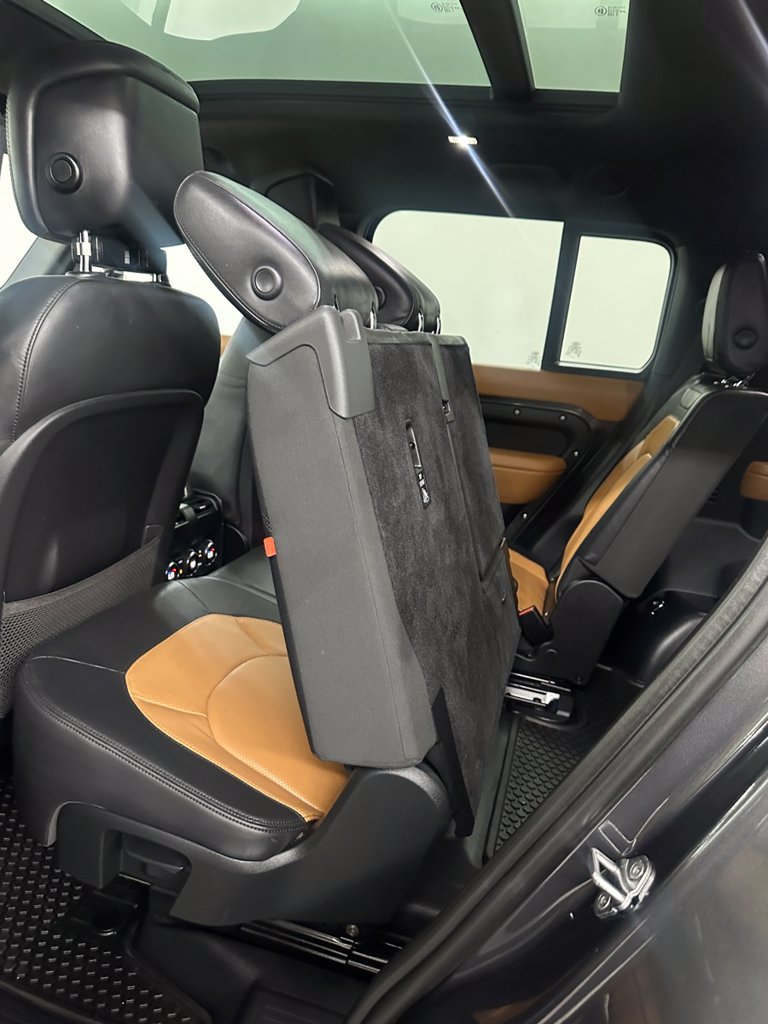 Used 2024 Land Rover Defender 130 X-Dynamic SE AWD/4WD image 30