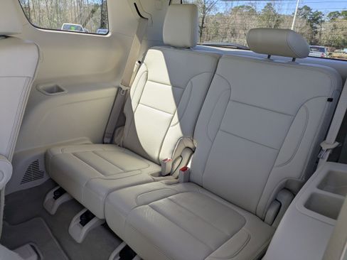 Used 2022 GMC Acadia Denali w/ Denali Ultimate Package image 16