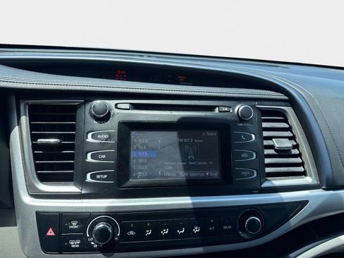 Used 2019 Toyota Highlander LE FWD image 21