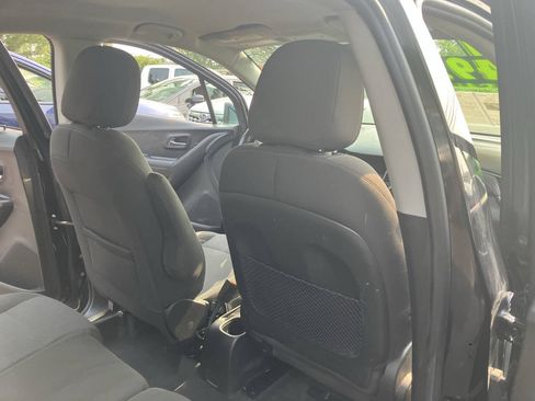 Used 2021 Chevrolet Trax LS w/ Tint and Cruise Package AWD/4WD image 32
