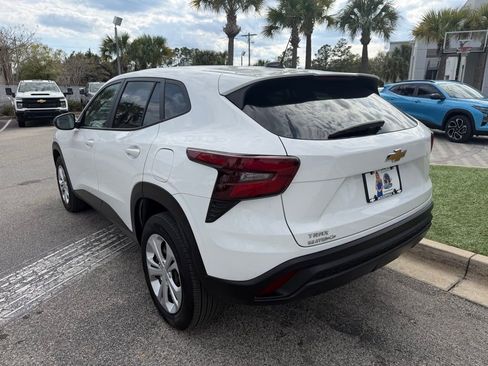 Used 2024 Chevrolet Trax LS image 6
