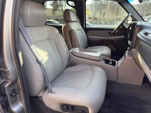 Used 2001 Chevrolet Suburban 2500 LT w/ LT Preferred Equipment Group image 47