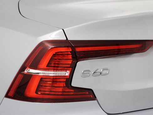 Certified 2024 Volvo S60 B5 Core image 18