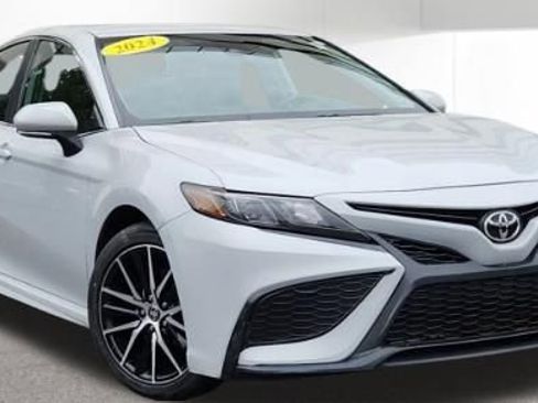 Used 2024 Toyota Camry SE FWD image 2